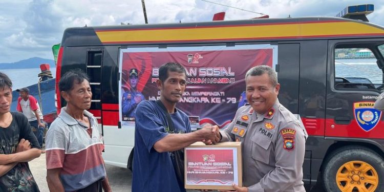 Apresiasi Kinerja Buruh dalam Menjaga Keamanan Daerah, Polres Anambas Beri 30 Paket Sembako