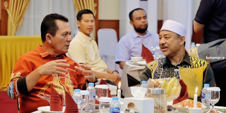 Menjamu Menteri Besar Kelantan dalam Jamuan Makan Malam Gubkepri