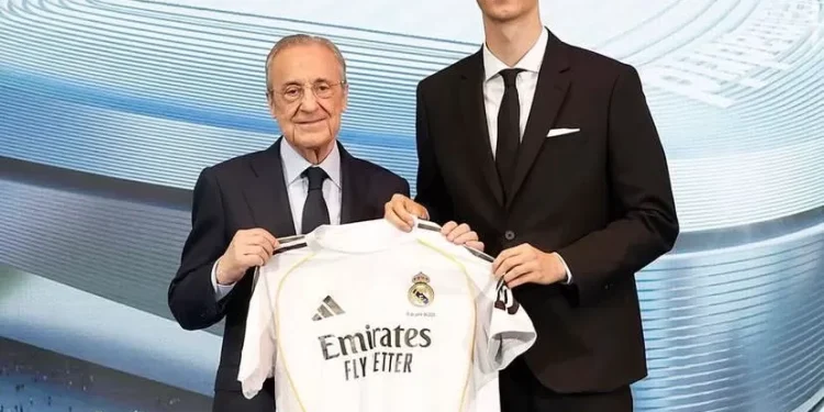 Real Madrid Perkenalkan Dean Huijsen di Valdebebas sebagai Pemain Baru