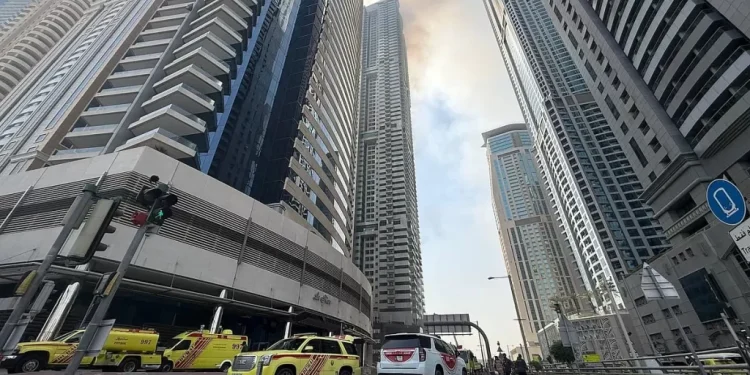 Kebakaran Hebat Melanda Gedung Pencakar Langit Marina Pinnacle Setinggi 67 Lantai di Dubai