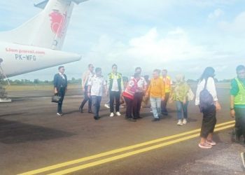 Penerbangan Perdana Wings Air Rute Batam-Dabo Singkep diikuti Bupati Lingga
