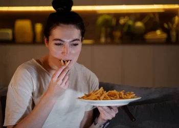 Menurunkan Berat Badan? Hindari 4 Kesalahan Saat Makan Malam Ini