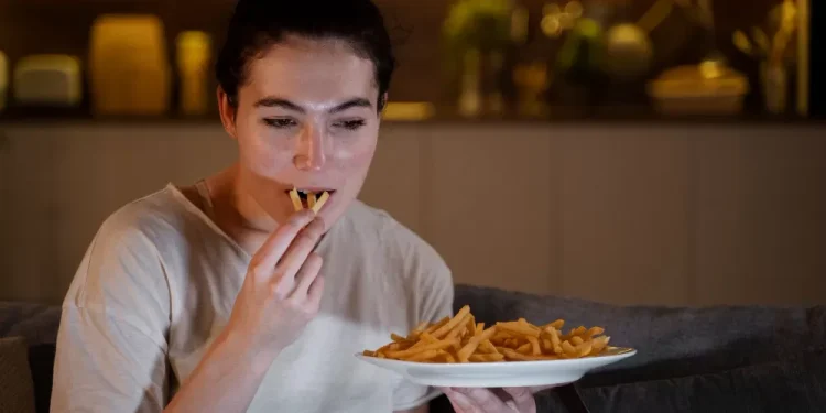 Menurunkan Berat Badan? Hindari 4 Kesalahan Saat Makan Malam Ini