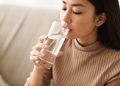 7 Manfaat Minum Air Putih untuk Kesehatan Tubuh dan Pikiran yang Terbukti Secara Ilmiah