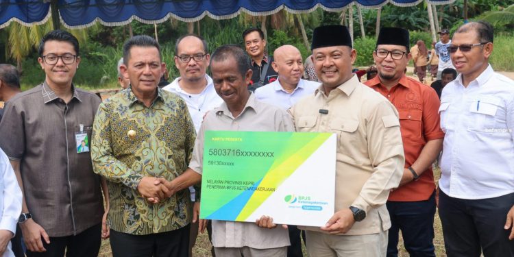Gubernur dan Ketua DPRD Kepri Kunjungi Pulau Kasu Salurkan Bantuan untuk 414 Nelayan Tradisional