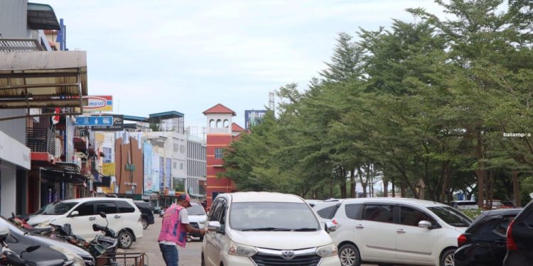 Pertimbangan Pembebasan Retribusi Parkir Tepi Jalan dalam APBD-P