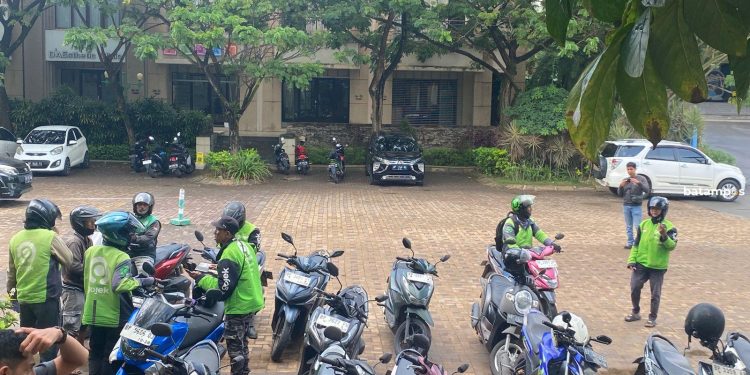 Orderan Fiktif Menyerbu Kantor Batam Pos