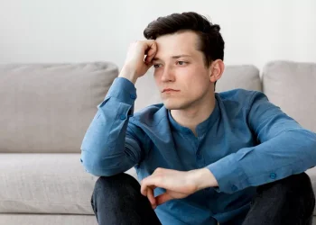8 Tanda Overthinking yang Dapat Mengganggu Kesehatan seseorang