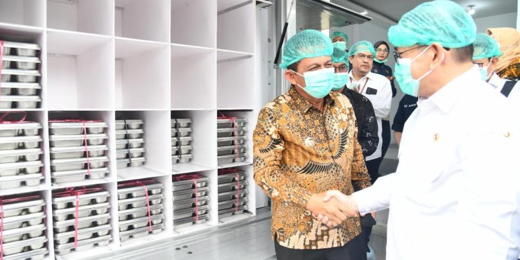 Gubernur Dampingi Mendag Tinjau Siswa Penerima Manfaat MBG di Batam