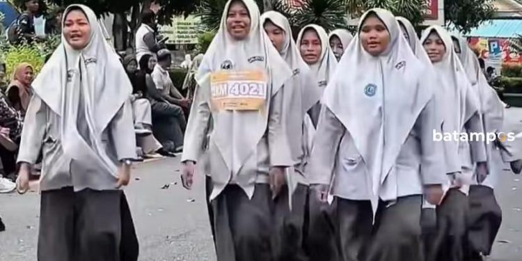 Diklatsar SMAIT Taruna Ar Risalah Tanjungpinang di Markas Tentara Kepri