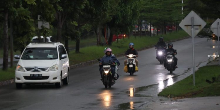 Cuaca Hari Ini BMKG Peringatkan Potensi Angin Kencang Secara Tiba-tiba