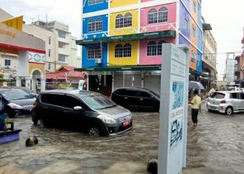Hujan Lebat Banjiri Kota Lama Tanjungpinang, Air Sampai Lutut