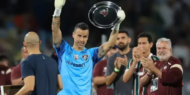 Fabio Jadi Pemain dengan Laga Terbanyak di Dunia