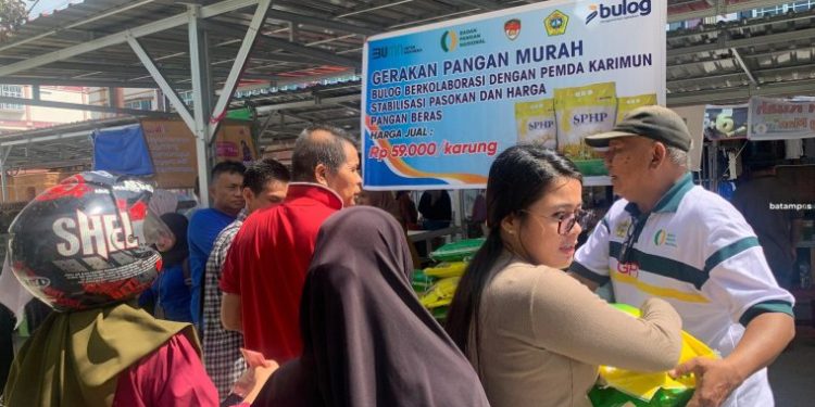 Dua Hari Pasar Murah, 5,5 Ton Beras Bulog Ludes Dibeli Warga