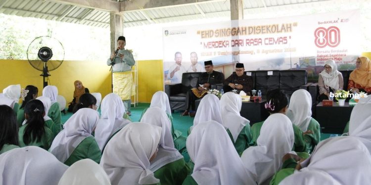 Edukasi Kesehatan Mental untuk Pelajar SMA 7 Tanjungpinang di RSUD EHD