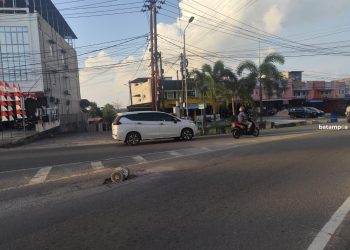 Jalan Raja Haji Fisabilillah Tanjungpinang Rusak Ditandai Dengan Ember Bekas