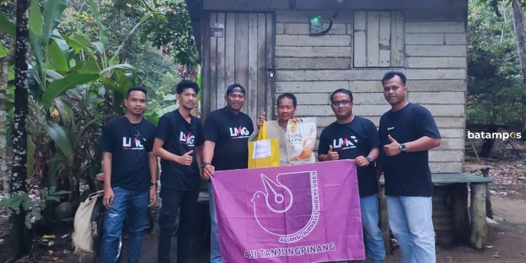 Aksi Sosial AJI Tanjungpinang Bantu Warga Lingga Ringankan Beban Mereka