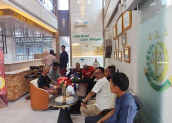 Kejari Tanjungpinang Terima Enam Tersangka Mafia Lahan dan Barang Bukti
