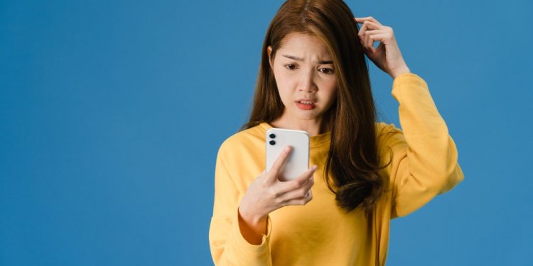 Dampak Buruk Doomscrolling Terhadap Kesehatan Psikis dan Fisik