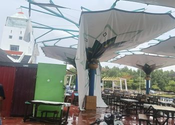 Payung Membran di Hall A Coastal Area Kembali Jatuh Akibat Angin Kencang