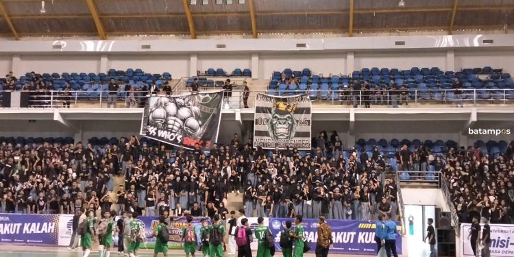 Koreografi Suporter Memukau di Pembukaan Kejuaraan Futsal Sekolah 2025