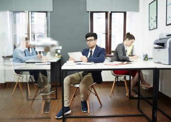 Pengangguran di China Sewa Kantor untuk Tampil Seolah Bekerja