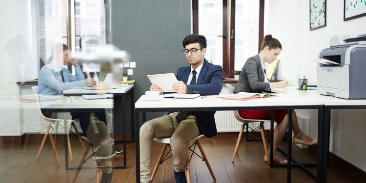 Pengangguran di China Sewa Kantor untuk Tampil Seolah Bekerja