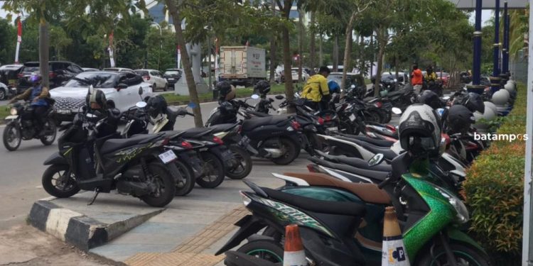 Parkir Liar di Trotoar dan Truk Overload, Kata Kadishub Batam