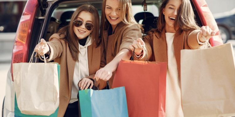 8 Alasan Psikologis di Balik Pembelian Barang Mewah yang Bukan Sekadar Gengsi