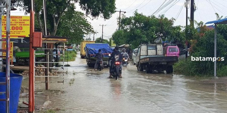 Hujan Deras Guyur Seluruh Kecamatan di Batam Warga Diimbau Waspada Banjir dan Angin Kencang