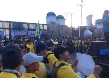 Turunkan Tunjangan dan Adili Aparat Pembunuh Rakyat