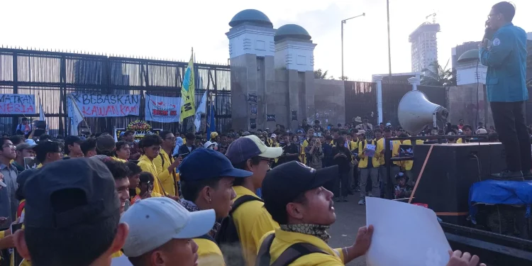 Turunkan Tunjangan dan Adili Aparat Pembunuh Rakyat