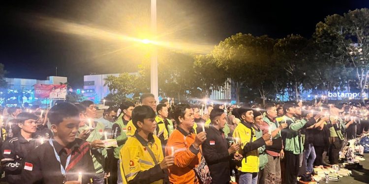 Seribu Lilin untuk Affan Kurniawan oleh Dravier Ojol dan Mahasiswa Batam