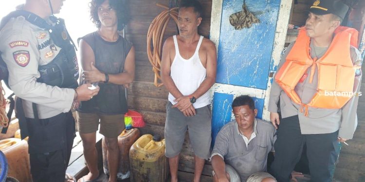 Kapal Muatan Semen Kandas dan Tenggelam di Perairan Moro Kepulauan Riau