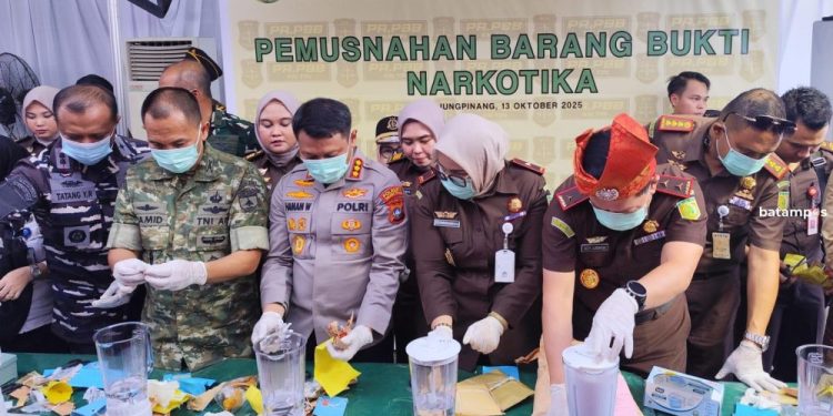 Kejari Tanjungpinang Musnahkan 2,1 Kg Sabu dan Ekstasi Senilai Rp10 Miliar