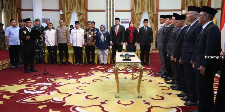Lantik Komisioner KPID Kepri 2025–2028, Wagub Nyanyang Tegaskan Kedaulatan Informasi dan Konten Lokal
