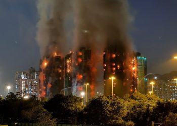 7 dari 8 Menara di Kompleks Apartemen Hongkong Terbakar, 13 Penghuni Tewas