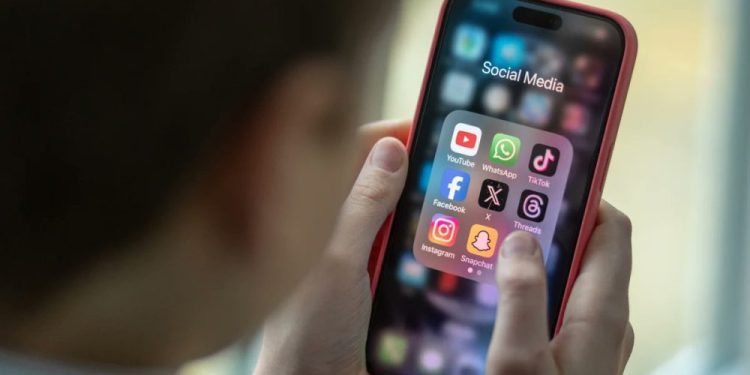Denmark Larang Anak di Bawah 15 Tahun Menggunakan Media Sosial