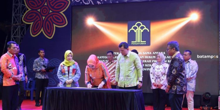 Kanwil Kemenkum Kepri dan Dekranasda Bersinergi Lindungi Wastra dan Kriya Lokal di DekraFest