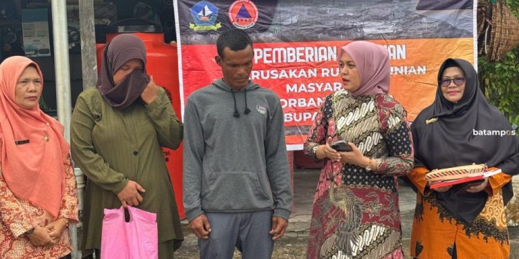 Korban Puting Beliung di Pengudang Menerima Bantuan Rp49 Juta dari Pemerintah Kabupaten