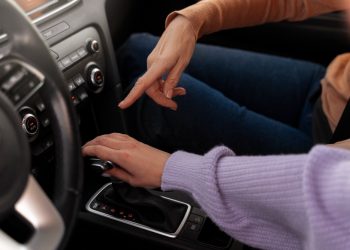 Arti Huruf dan Angka di Persneling Mobil Matic yang Harus Diketahui Pemula