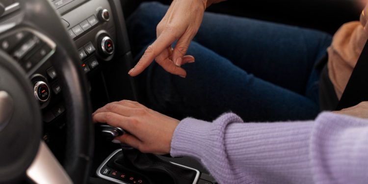 Arti Huruf dan Angka di Persneling Mobil Matic yang Harus Diketahui Pemula