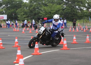 Waspadai Bahaya Rem Depan Saat Menikung, Ini Penjelasan Instruktur Safety Riding
