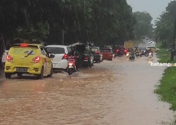 Hujan Membuat Jalan Tengku Sulung Terendam Banjir