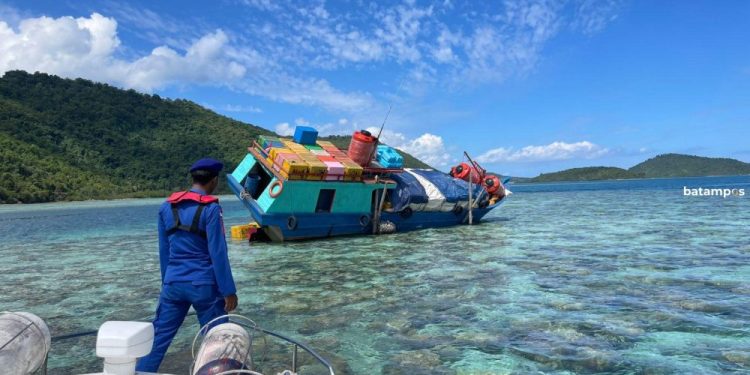 Kapal Pengangkut Sembako Kandas di Anambas dan Penyebabnya