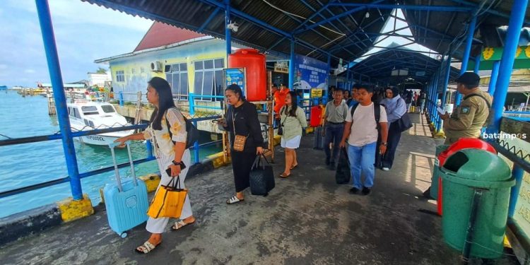 Penumpang Pelabuhan Bulang Linggi Bintan Mencapai 1.093 Orang Saat Libur Natal