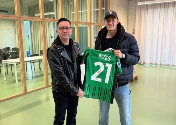 Lelang Jersey Jay Idzes Terjual Rp125 Juta untuk Korban Banjir Sumatra