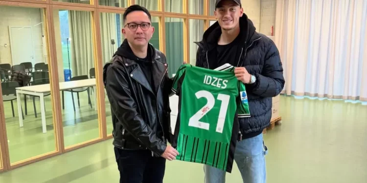 Lelang Jersey Jay Idzes Terjual Rp125 Juta untuk Korban Banjir Sumatra