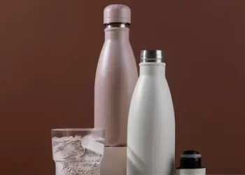 Perbedaan Utama Tumbler dan Botol Minum Biasa yang Makin Populer
