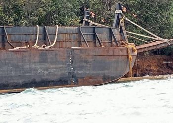 Kronologi Tongkang KPS 1203 Terombang-ambing dan Kandas di Pulau Raja Batam